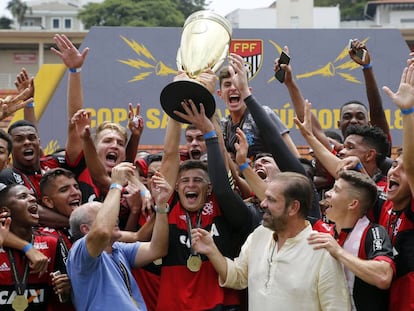 Flamengo vence S&atilde;o Paulo e comemora t&iacute;tulo da Copinha no Pacaembu. 