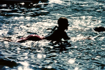 El estadounidense Kelly Slater, 11 veces campeón del mundo, en 2002 en Teahupo’o.