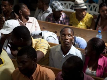 Haitianos en Santo domingo regularizando papeles migratorios 