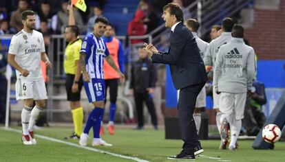 Julen Lopetegui da indicaciones en Mendizorroza.