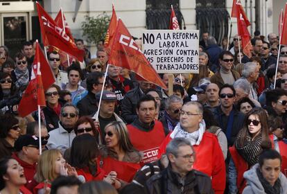 La manifestación, por masiva, ha tardado más de una hora en arrancar en Valencia.