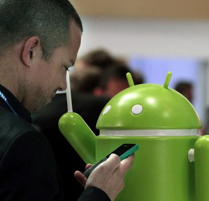 La mascota de Android en el congreso de móviles de Barcelona