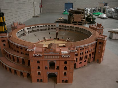 Maqueta de la plaza de toros de Las Ventas, en  un almacén municipal, en Coslada a mediados del pasado noviembre.