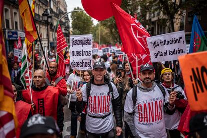 Manifestación convocada por los sindicatos CC OO y UGT para reclamar el aumento de los salarios.