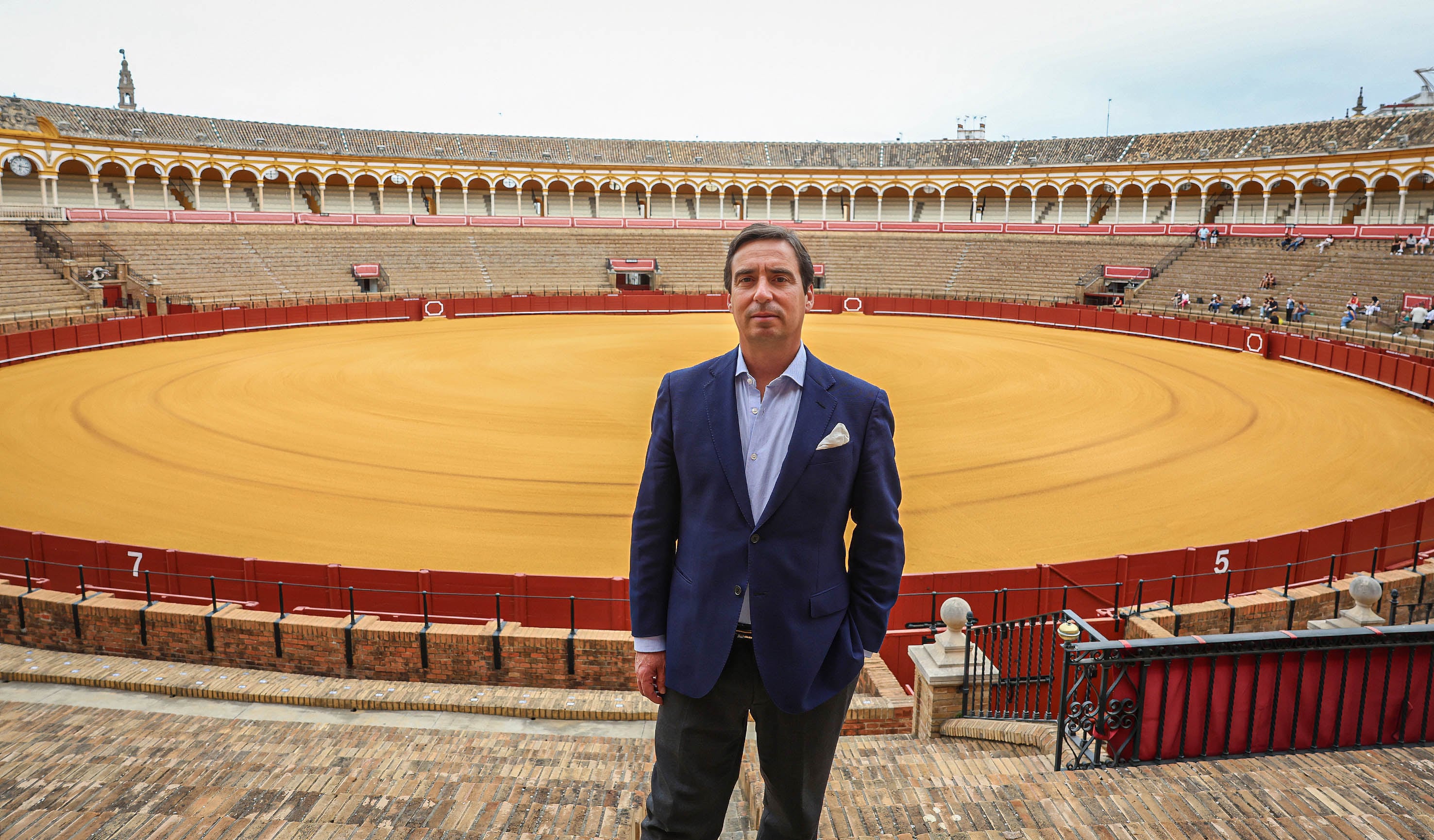 José María Garzón, en los tendidos de la plaza de La Maestranza.