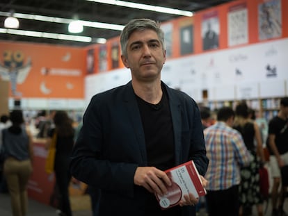 El periodista Javier Rodríguez Marcos en la Feria Internacional del Libro de Guadalajara.