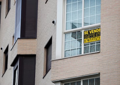 Piso en venta en un edificio de Madrid, en una imagen de archivo.