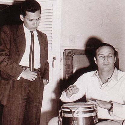 Cabrera Infante con Brando en La Habana a finales de los años cincuenta.