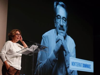 La periodista Montserrat Domínguez rinde homenaje a Emilio Ontiveros.