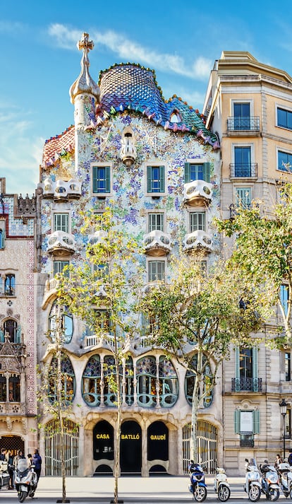 La Casa Batlló de Antoni Gaudí alberga en su primera planta la tienda de Cartier hasta el próximo mes de junio. 