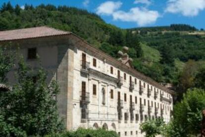 Fachada del parador de Corias (Asturias).