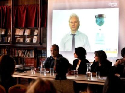 Assange lanza su candidatura a trav&eacute;s de una videoconferencia.