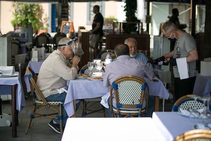 La terrassa del Salamanca a la Barceloneta el primer dia de reobertura. 