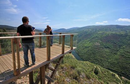 Mirador en un cañón del río Sil.