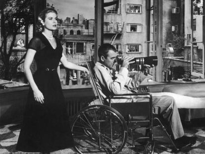 Grace Kelly y James Stewart, en una escena de 'La ventana indiscreta'.