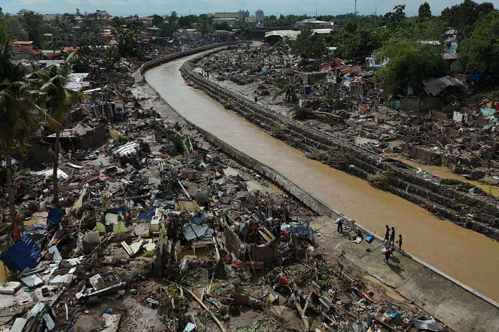 El tifón Kalmaegi deja más de 90 muertos y 400.000 evacuados en Filipinas
