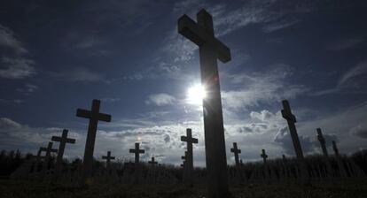 Cruces en memoria de 938 víctimas de Vukovar (Croacia). El Tribunal Internacional de la ONU deberá analizar si Serbia cometió genocidio.