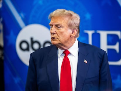 Donald Trump habla con medios de comunicación tras el debate presidencial en Filadelfia (Pensilvania), el 10 de septiembre de 2024.
