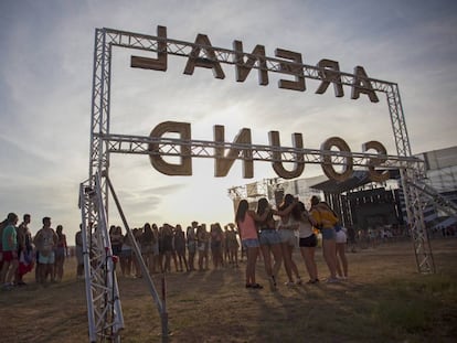 Asistentes a la primera jornada del festival Arenal Sound 