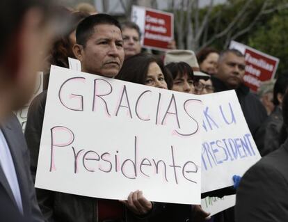 Manifestaci&oacute;n para celebrar las medidas de Obama, el viernes en Sacramento.