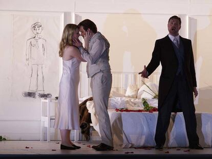 Rodelinda (Lucy Crowe), Bertarido (Bejun Mehta) y Grimoaldo (Jeremy Ovenden), en la ópera 'Rodelinda'.