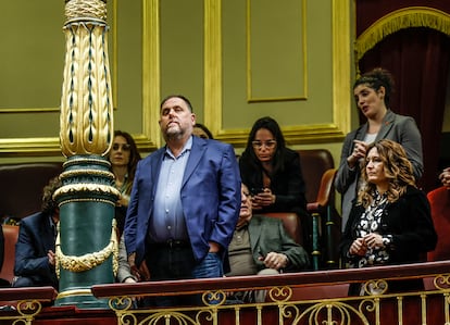 El presidente de Esquerra Republicana (ERC), Oriol Junqueras, junto a la vicepresidenta de la Generalitat, Laura Vilagrà. Ambos presenciaron el pleno desde la tribuna de invitados el pleno extraordinario del Congreso de los Diputados.