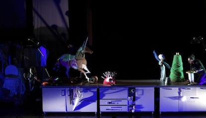 Representación de 'El sastrecillo valiente' del grupo teatral Etcétera, en el Teatro Real de Madrid.
