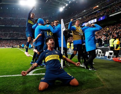 Pablo Pérez celebra en el césped del Bernabeú el gol de Benedetto.