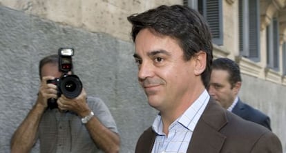 De Santos arribant a l'Audiència de Balears el 2009.