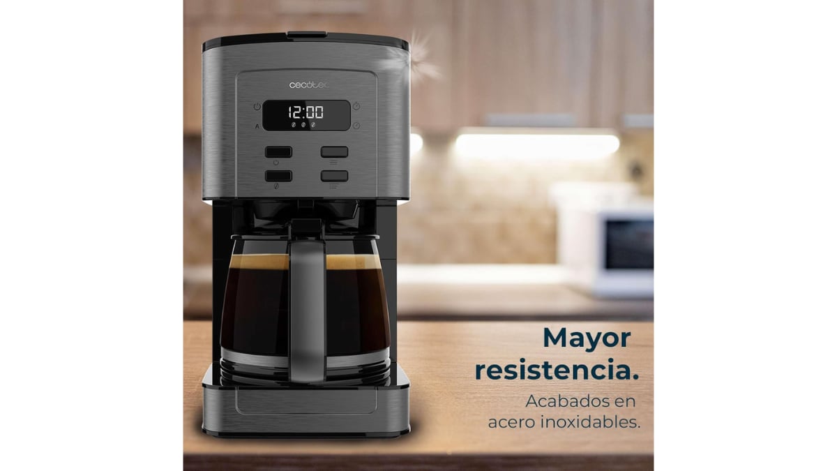 Esta cafetera de goteo tiene un diseño sofisticado.