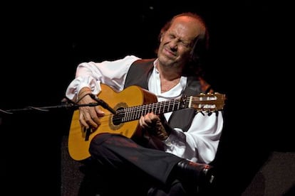 Paco de Luc&iacute;a, durante un concierto en Madrid en junio de 2010