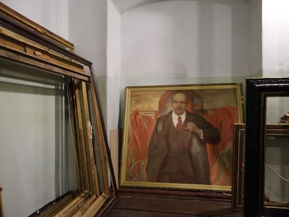 Marcos de cuadros robados por Rusia en el Museo Regional de Arte de Jersón, Ucrania.