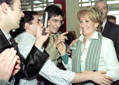 La presidenta de la Comunidad de Madrid, Esperanza Aguirre, ha arropado al candidato popular, Mariano Rajoy, en el mitin que éste ha dado en Ciudad Real.