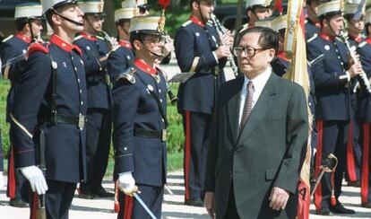 Recepción oficial al entonces presidente chino, Jiang Zemin, en su visita a España en 1996.