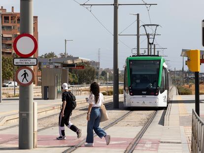 Un convoy del metro en Málaga, el lunes.