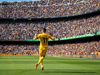 Ferran Torres celebra el gol del Barcelona ante el Atlético de Madrid.