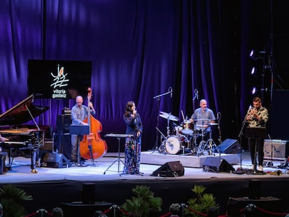 La banda del Moisés P. Sánchez (izquierda), en la noche del viernes en JazzVitoria.