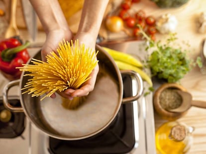 ¿Se puede echar la pasta en el agua antes de que hierva?