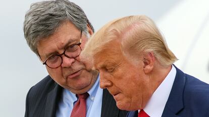 Donald Trump e William Barr em 1º de setembro, em Maryland.