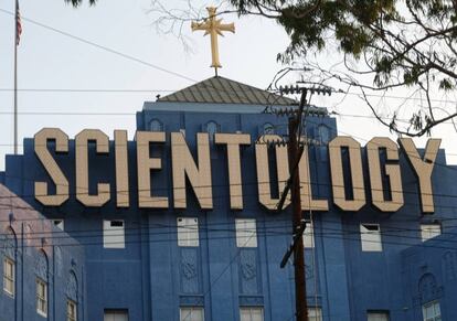 Fachada del edificio de la Cienciología en Los Ángeles.
