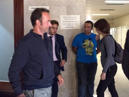 Arcuri y Rivas se cruzan en un juicio en Caglari (Italia) el pasado octubre.