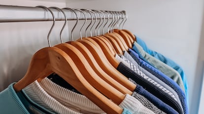 Estos son los mejores ganchos para colgar la ropa y ahorrar espacio en Amazon