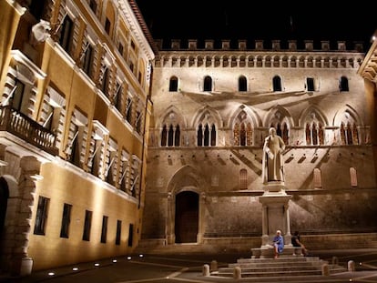 La plaza donde est&aacute; la entrada a la sede central del Monte dei Paschi di Siena