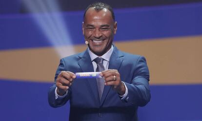 El exfutbolista brasileño Cafú, en el sorteo.