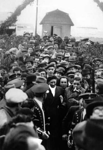 Llegada de Lluís Companys a Castelldefels tras salir del penal de El Puerto de Santa María (del libro <i>La guerra civil a Catalunya. 1936-1939). </i>