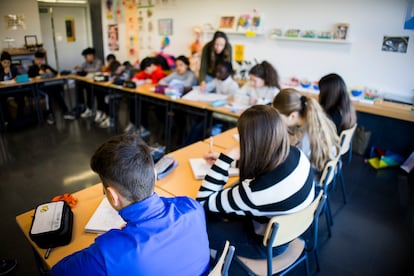 Una clase del colegio público Camiño Inglés, en Oroso, Galicia, este viernes.