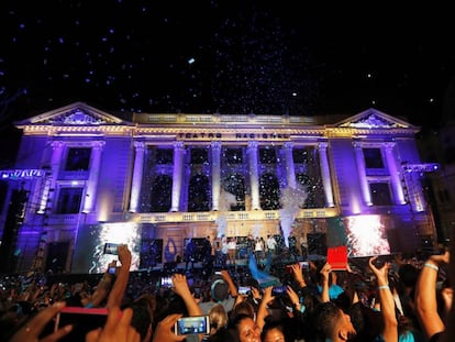 Simpatizantes de Nayib Bukele celebran su victoria este domingo. 