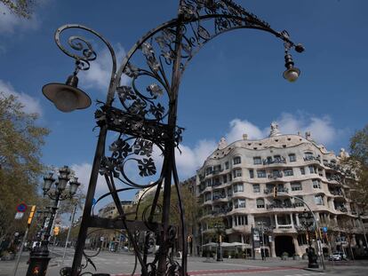 La Pedrera de Gaudí, buque insignia de la Fundació Catalunya La Pedrera, en el paseo de Gràcia de Barcelona.