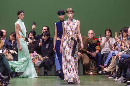 Parte del desfile de Loewe durante la Semana de la Moda de París, el 1 de marzo de 2024.