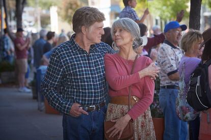 Jane Fonda y Robert Redford en ‘Nosotros en la noche’, una comedia romántica de un par de jubilados que se estrenará en Netflix el 29 de septiembre.